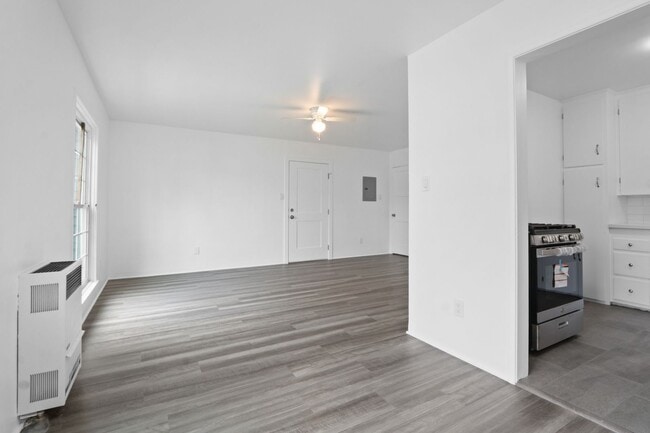Building Photo - NEWLY RENOVATED ONE BEDROOM IN PRIME ALAMI...