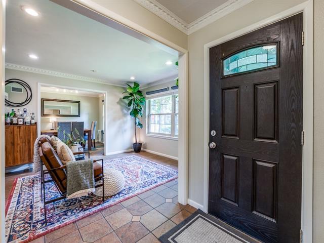 Foto del edificio - 6120 Crestmont Dr