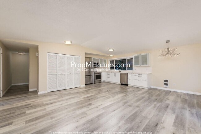 Building Photo - Updated 2 Bedroom Escape in Lake Oswego!