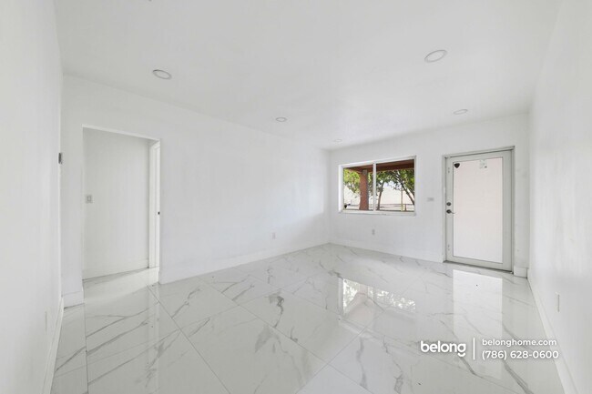 Foto del edificio - 801 NW 109th St