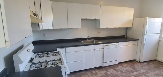 Building Photo - 112 Scott St.  4BR/3BA TH in Pig Town. HAL...