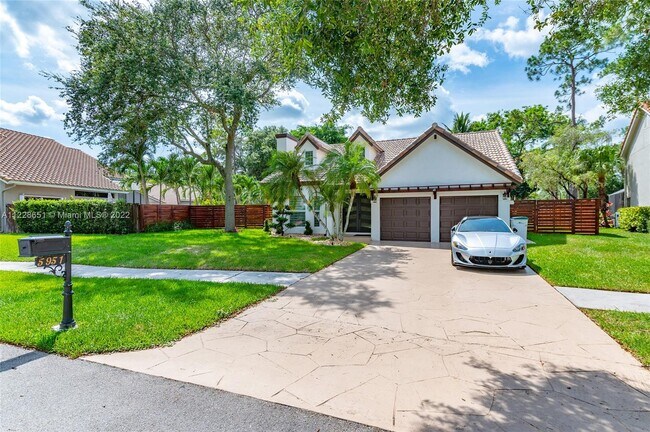 Foto del edificio - 5951 NW 65th Ct