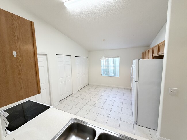 Building Photo - 120 Foxhall Ln