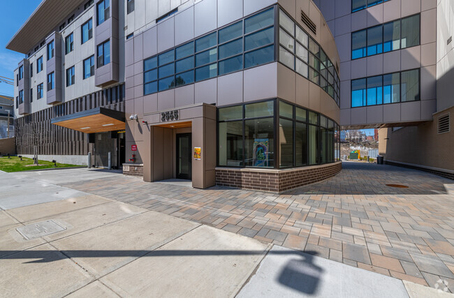 Entrance - Bartlett Station