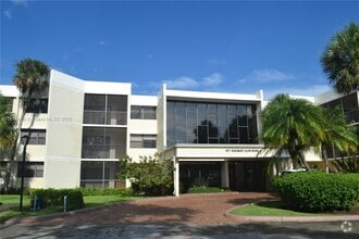 Building Photo - 491 Racquet Club Rd
