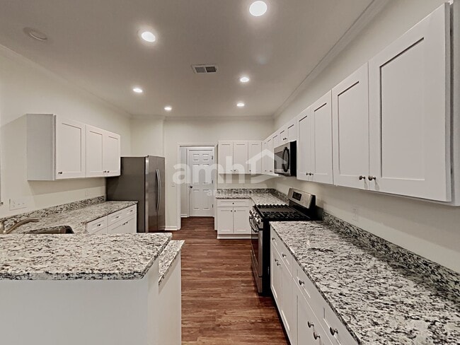 Building Photo - 433 Long Branch Way