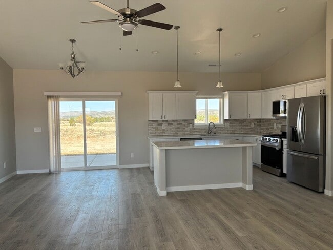 Building Photo - Brand new Prescott area custom 3 bedroom 2...