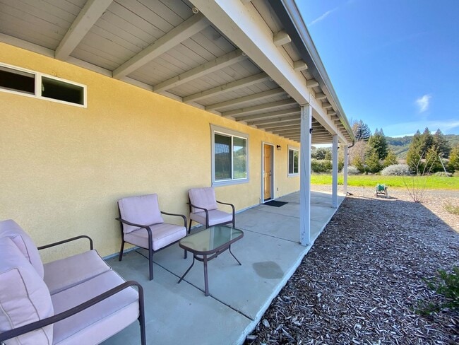 Foto del edificio - COMING SOON! 3 Bedrooms, 2 Bathrooms with ...