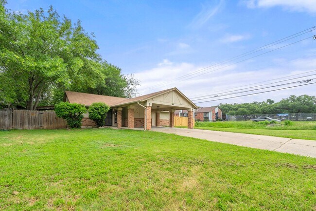 Building Photo - CV-AUS100 Meteor