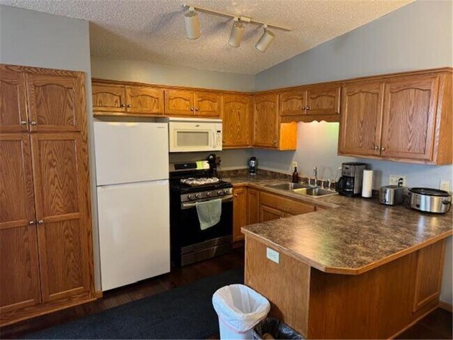 Foto del edificio - 300 21st Ave SW