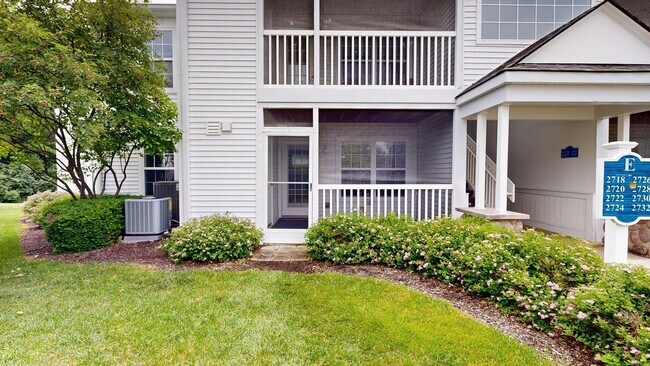 Building Photo - 2718 S Knightsbridge Cir