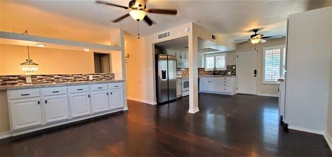 Foto del edificio - 3821 W Danbury Dr