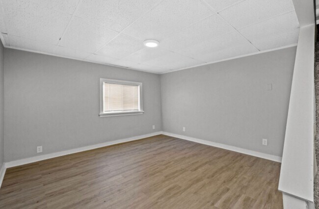 Foto del edificio - 2701-2703 Oakley Way (Full Service)