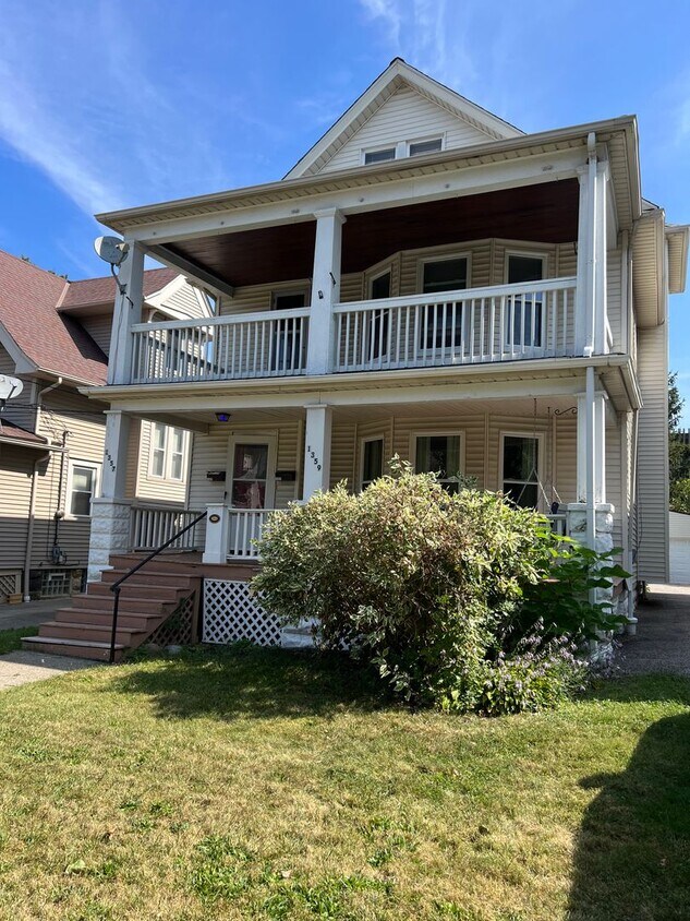 1357 Warren Rd Unit 1357 Warren Up, Lakewood, OH 44107 Room for Rent