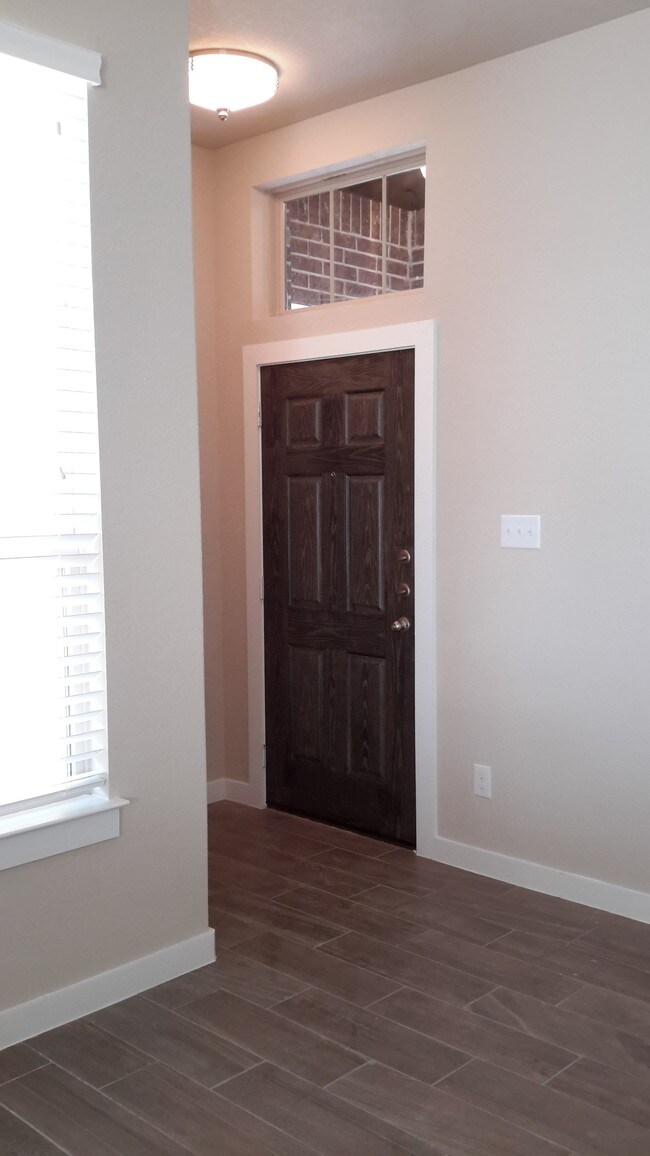 Building Photo - 1002 & 1004 W Sierra Vista Ct