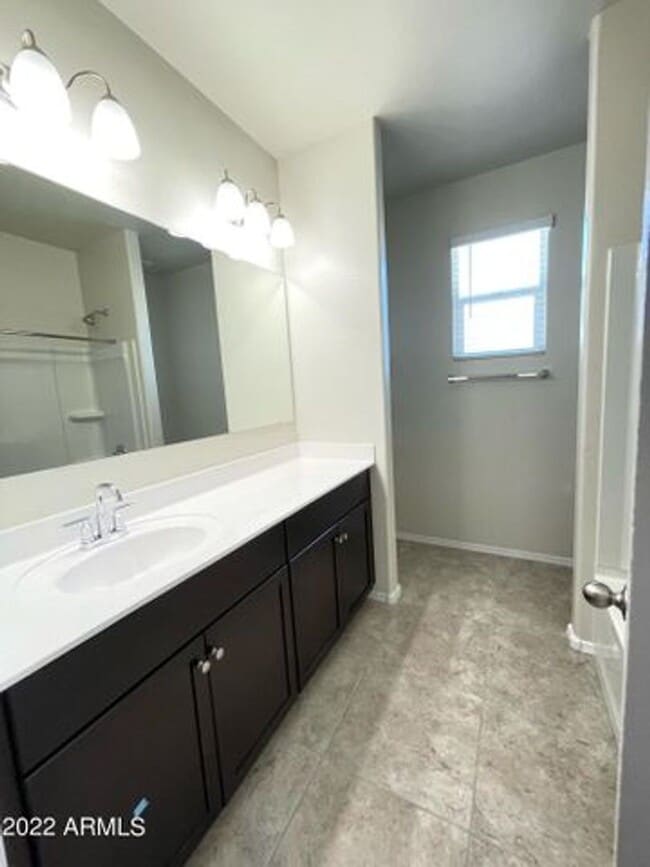 Foto del edificio - Newer 3 Bed/2Bath never in Crestfield Mano...