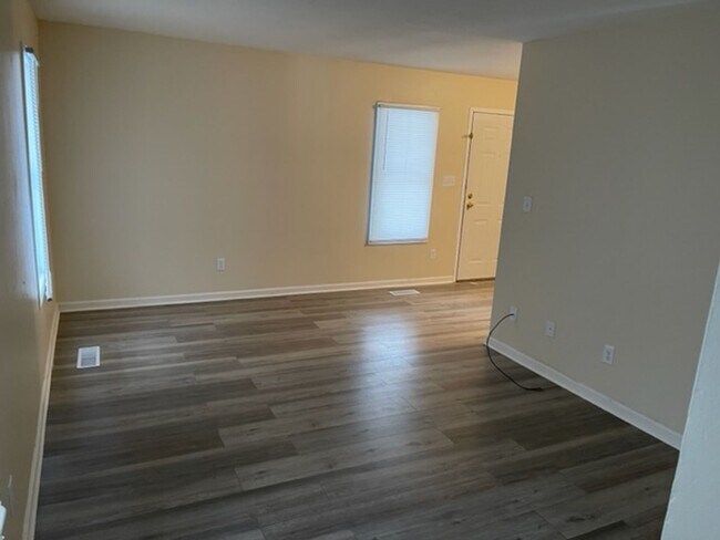 Foto del edificio - Two Bedroom Duplex
