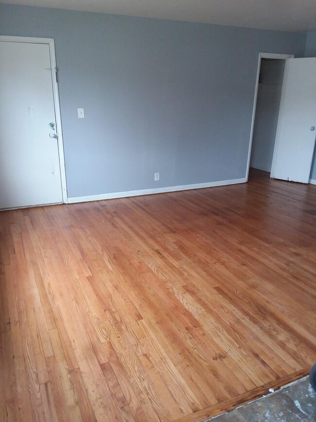 Building Photo - 9335 W Sheridan Ave
