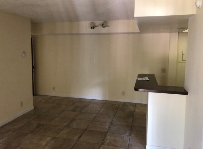 Foto del edificio - TWO BEDROOM TWO BATHROOM!! WATERFRONT COMMUNITY!!