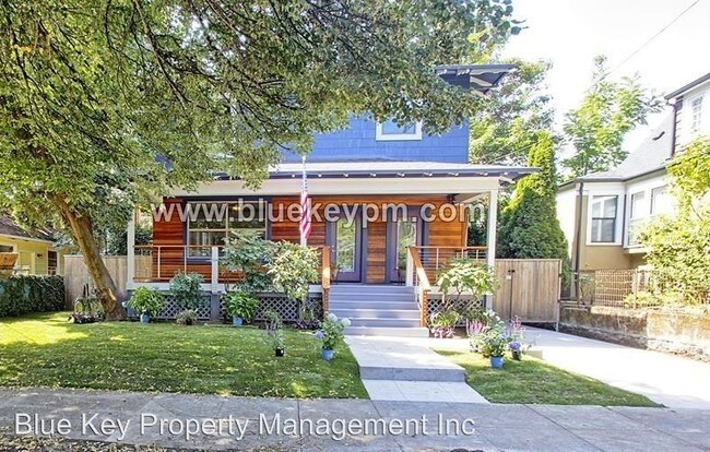 Building Photo - 215 NE 30th Ave