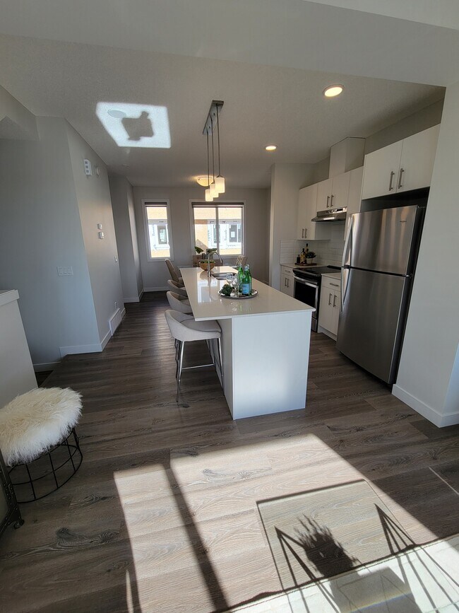 Photo du bâtiment - 2786 Maple Way NW