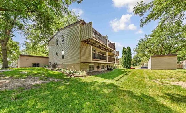 Building Photo - 1686 La Mar Dr