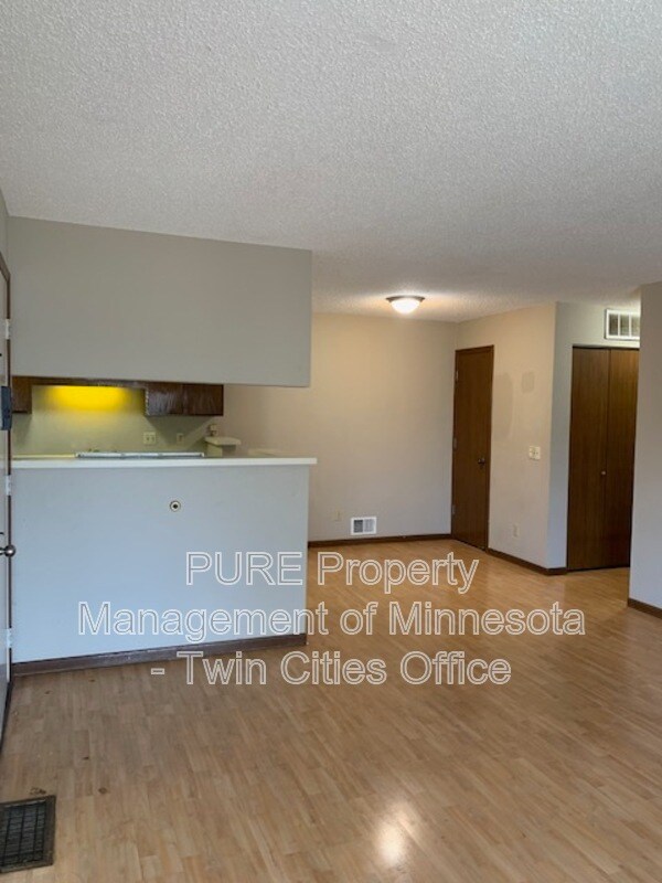 1696 Pleasant St Unit Apt C, Lauderdale, MN 55113 Condo for Rent in