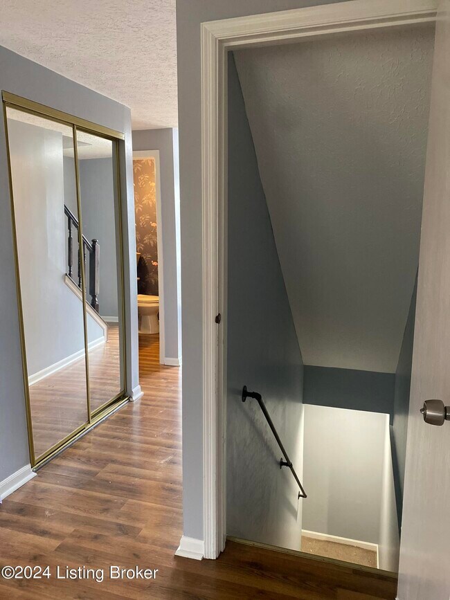 Foto del edificio - 9348 Loch Lea Ln