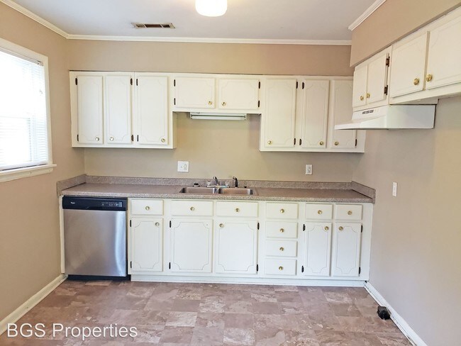 Foto del edificio - 2 br, 1 bath House - 351 E. Maple St