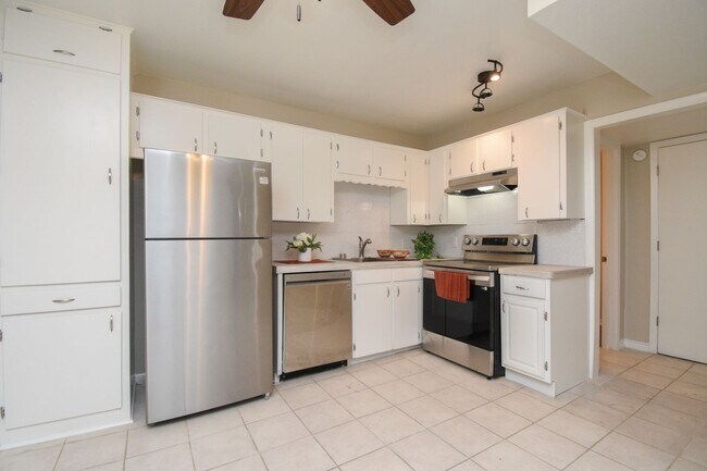 Building Photo - 308 Westwood