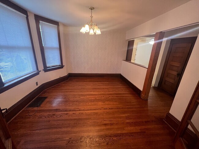 Foto del edificio - 127 N Main St