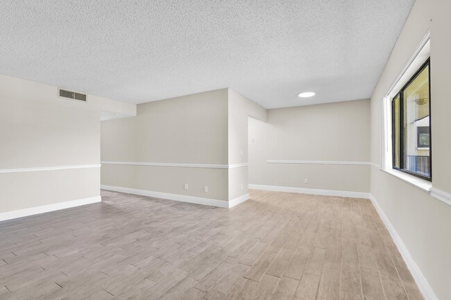 Foto del edificio - 414 Meadows Cir