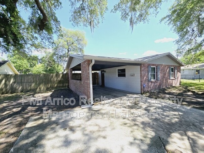 Building Photo - 1402 N Bracewell Dr