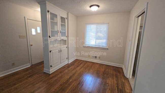 Building Photo - 924 Pierpont Rd