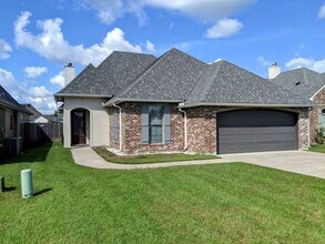 Building Photo - 303 Sleepy Brook Rd