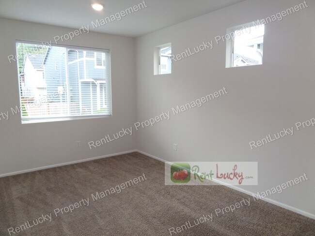 Foto del edificio - Fantastic 3-Bedroom + Den + Bonus Room Home with A/C in Milton!