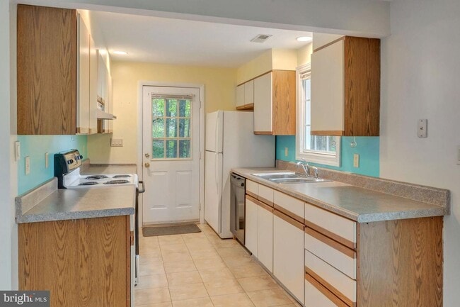 Building Photo - 54 Oak Hill