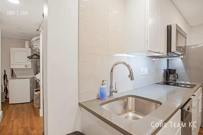 Foto del edificio - Studio availale now in Midtown!