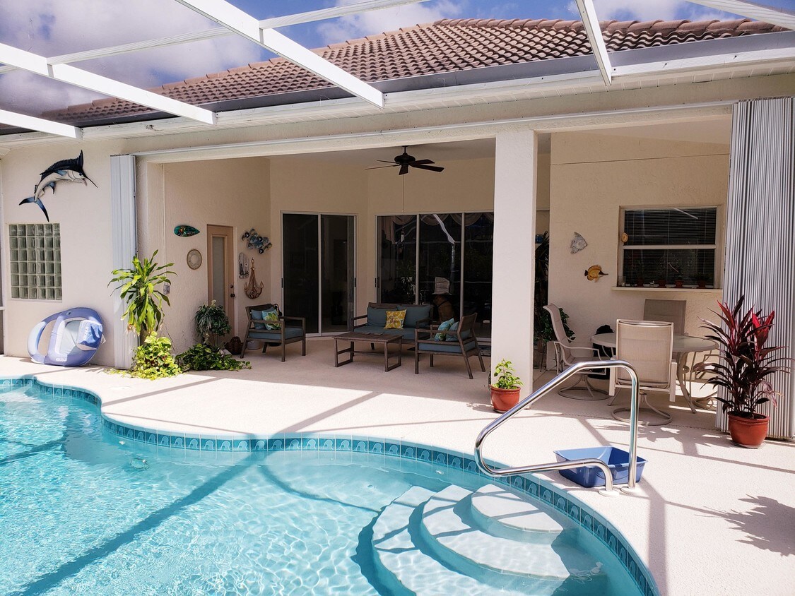 Primary Photo - 558 SW Saint Georges Bay