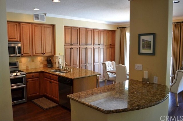 Building Photo - 29 Blazewood