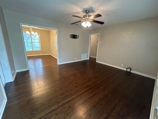 Foto del edificio - AVAILABLE NOW! Lovely 3 Bedroom / 1 Bath  ...