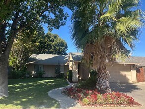 Building Photo - 2205 Temescal Dr