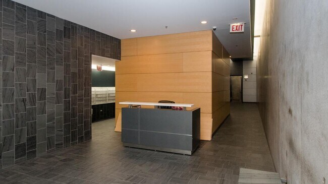 Foto del edificio - 630 N Franklin St