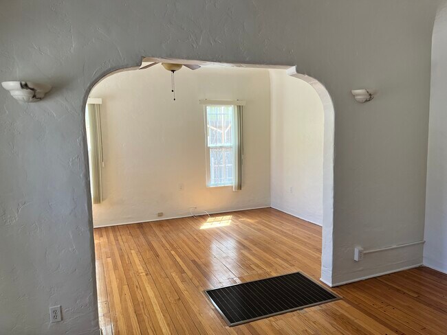 Building Photo - 4247 Garthwaite Ave