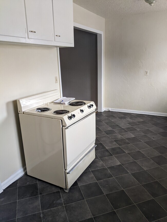 926 S Mission Rd, Wichita, KS 67207 Apartments in Wichita, KS