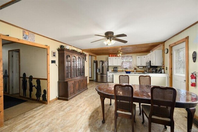 Foto del edificio - 6126 Lowell Rd