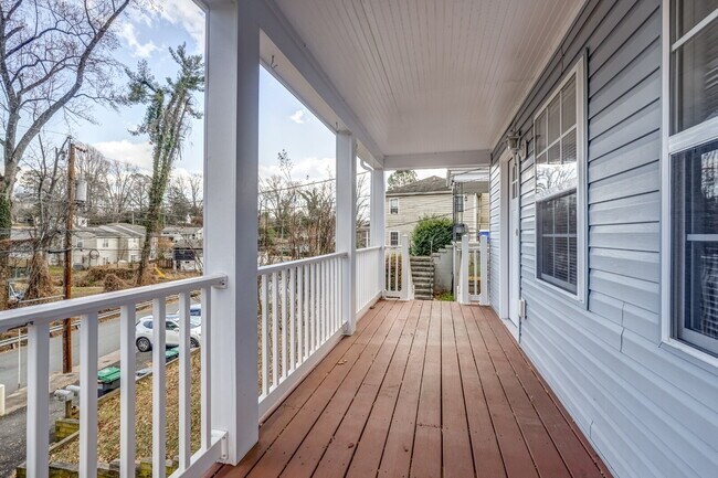 Foto del edificio - 3 Bedroom Duplex Minutes from UVA & Medical Center – $2,200/mo