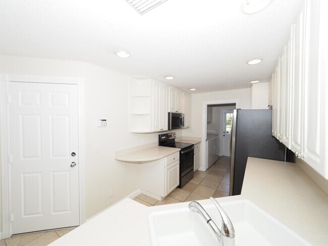 Building Photo - 1632 Napoli Dr W