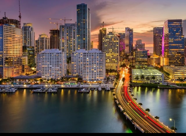 Building Photo - 905 Brickell Bay Dr