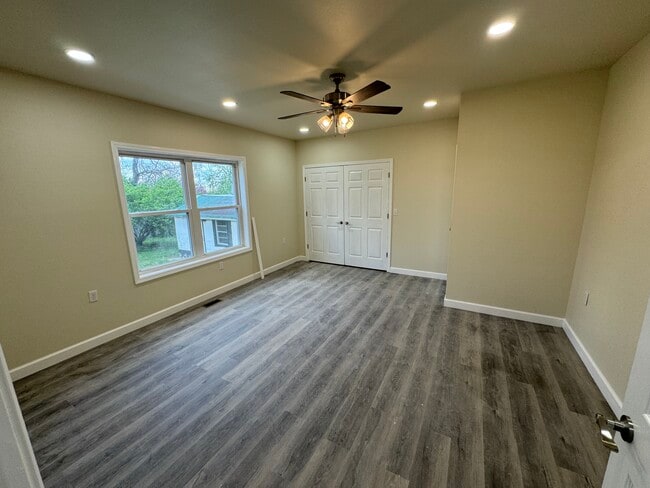 Foto del edificio - 407 W 13th St